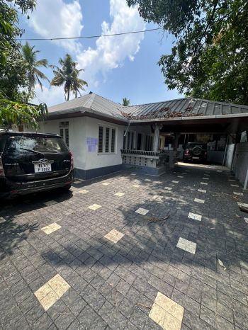 22.5 Cent House / Villa for Sale at Aluva . Budget - 5000000 Total