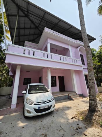 5.5 Cent House / Villa for Rent at Kayamkulam Budget - 11000 Total