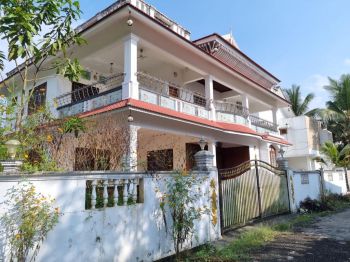 17 Cent House / Villa for Sale at Muvattupuzha Budget - 16500000 Total