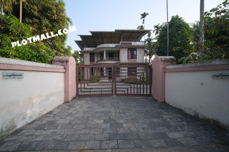 House / Villa For Sale