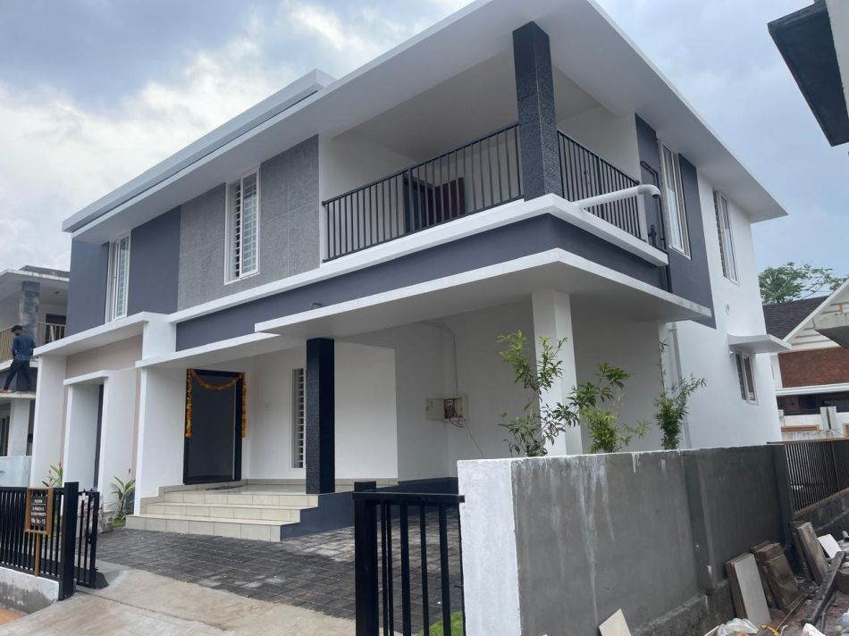 House / Villa For Sale