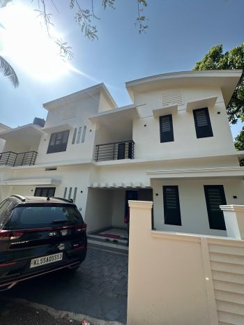 1.67 Acre House / Villa for Sale at Vazhikkadavu Budget - 5000000 Total