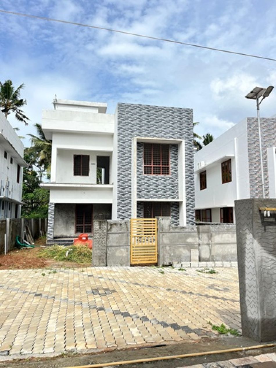 House / Villa For Sale