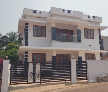 6.3 Cent House / Villa for Sale at Pallikunnu Budget - 9500000 Total