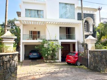 42.5 Cent House / Villa for Sale at Pallikunnu Budget - 95000000 Total