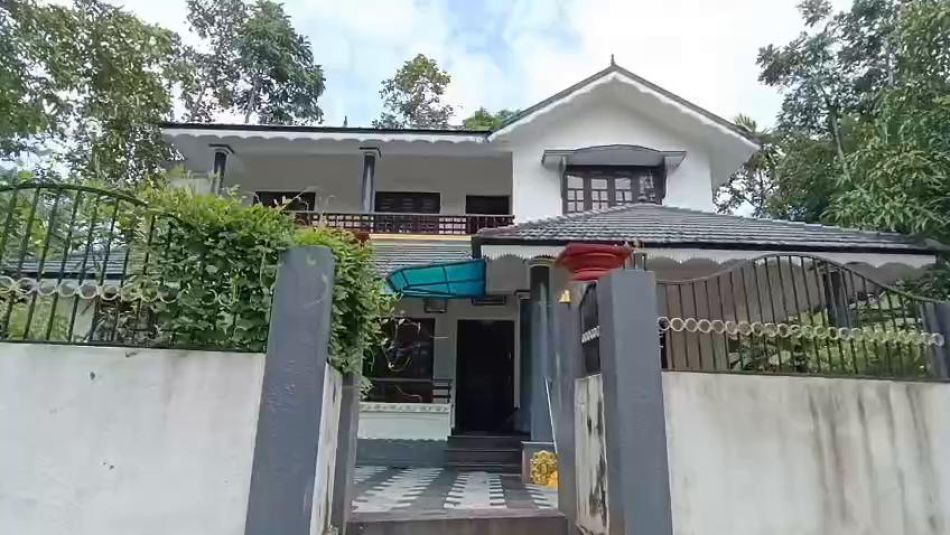 House / Villa For Sale