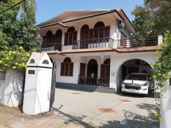 10.5 Cent House / Villa for Sale at Thrissur Budget - 12500000 Total